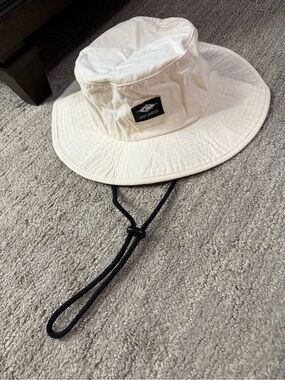 Unisex Ripcurl sun hat with chin cord NWOT